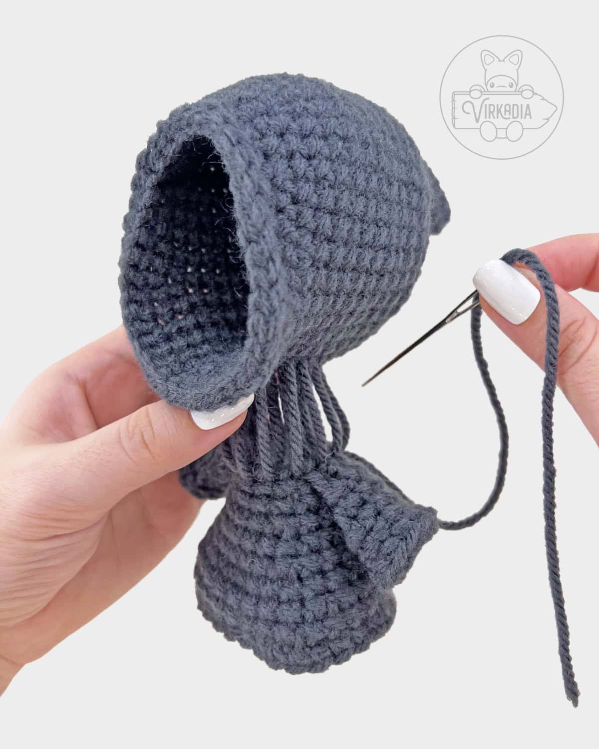 crochet grim reaper amigurumi pattern tutorial of how to attach the robe hood onto the body