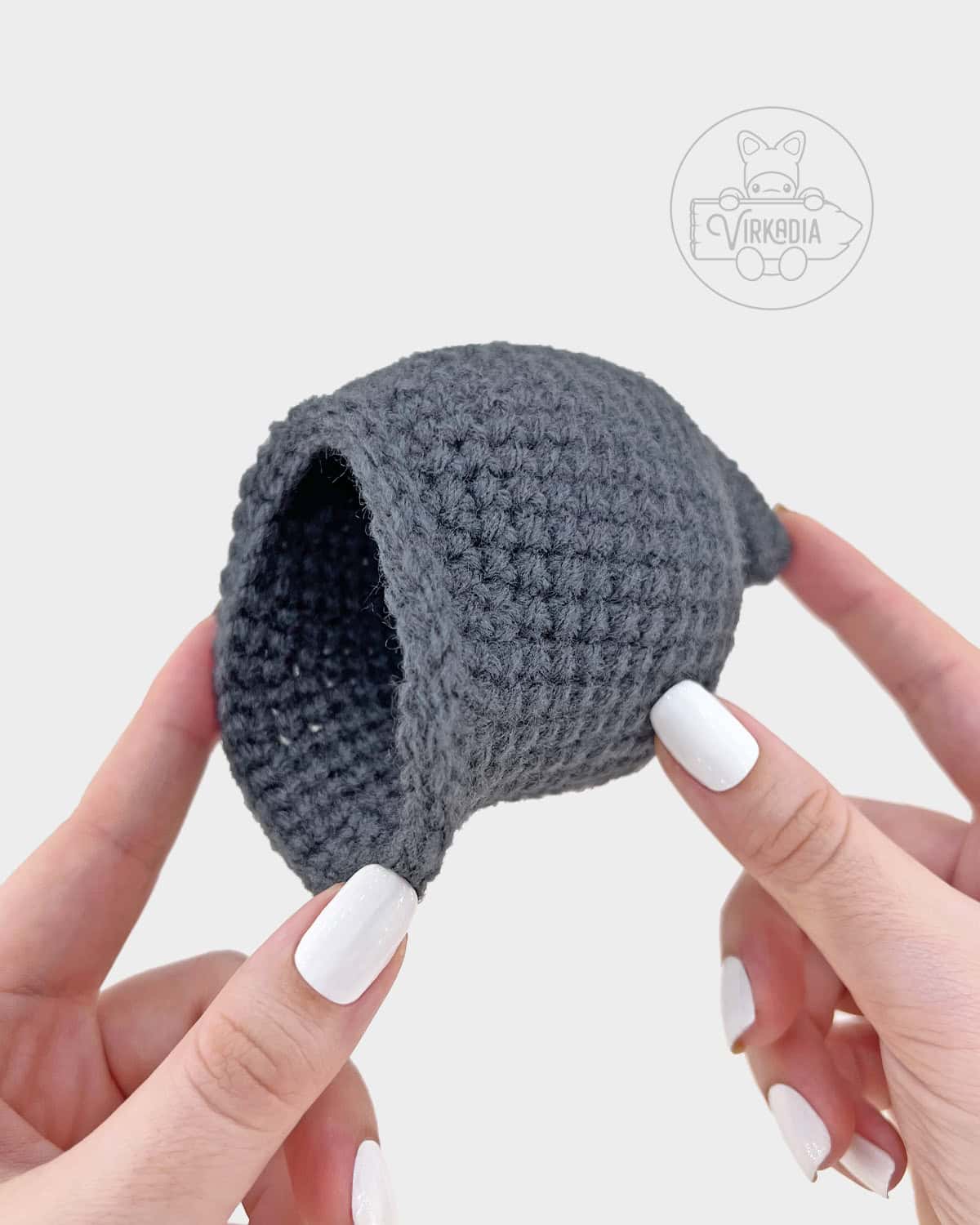 crochet grim reaper amigurumi pattern tutorial of how the finished robe hood should look