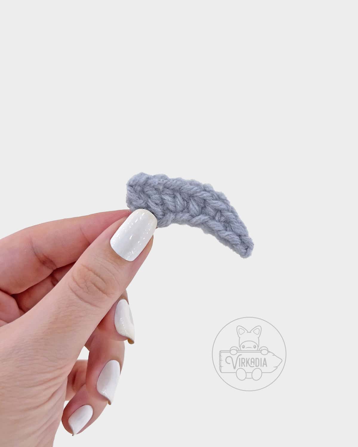free amigurumi pattern tutorial of how the finished scythe blade should look