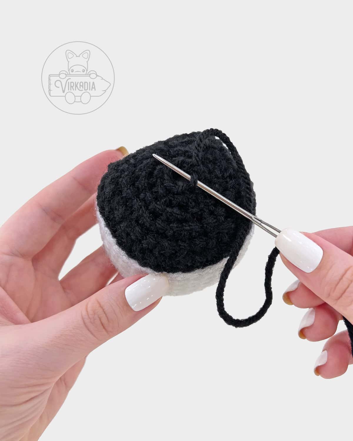 free amigurumi pattern tutorial of how to sew the skull closed