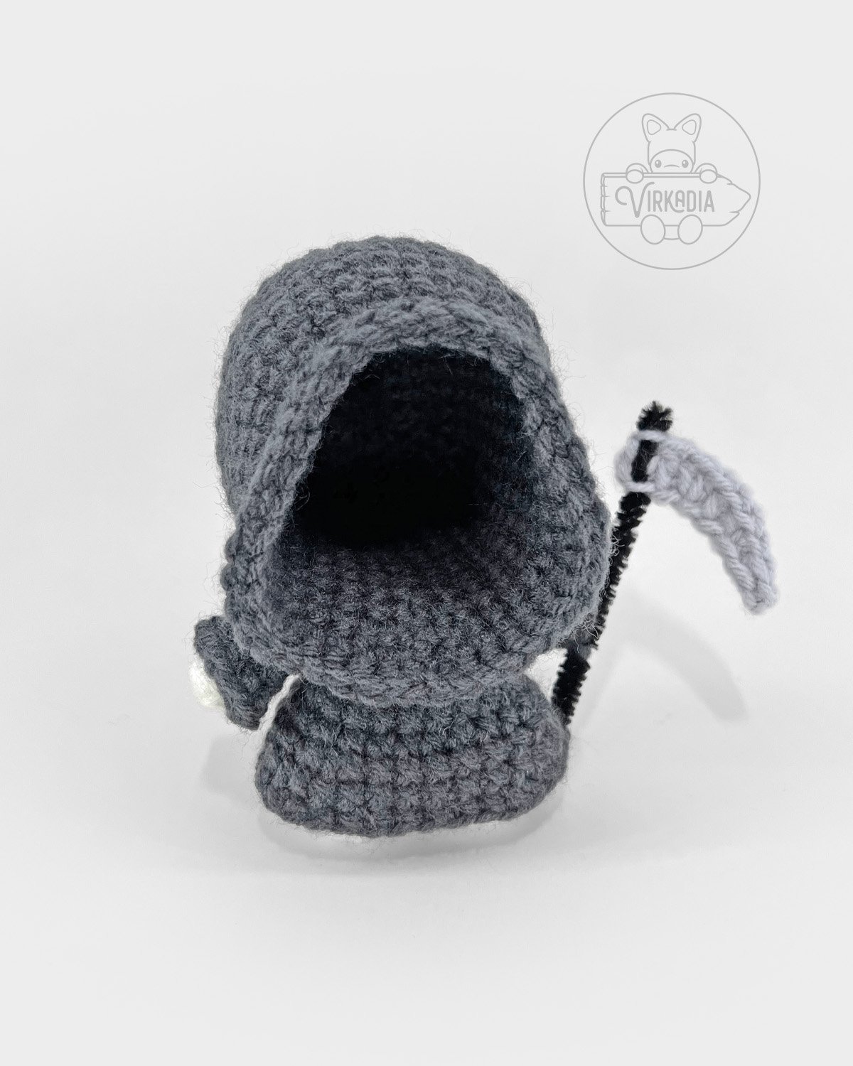 free crochet grim reaper amigurumi plushie with hollow hood for Halloween decorations, spooky holiday decor, DIY fall crafts, and handmade gifts