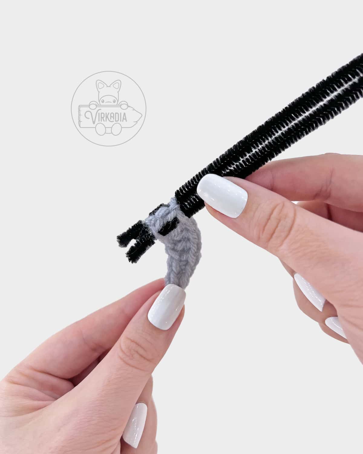 free amigurumi pattern tutorial of how to add the pipe cleaner into the scythe