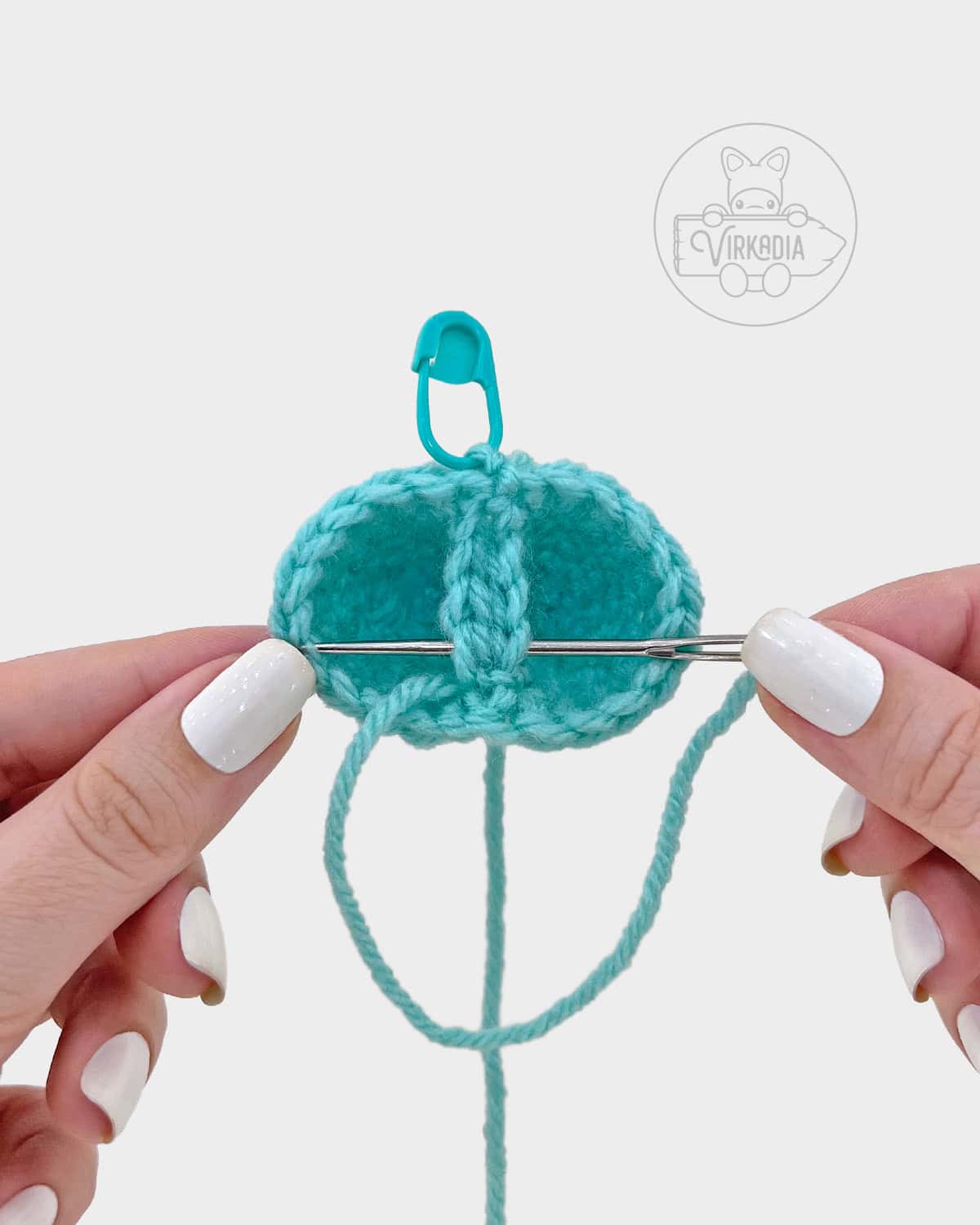 free amigurumi pattern tutorial of how to sew both legs together