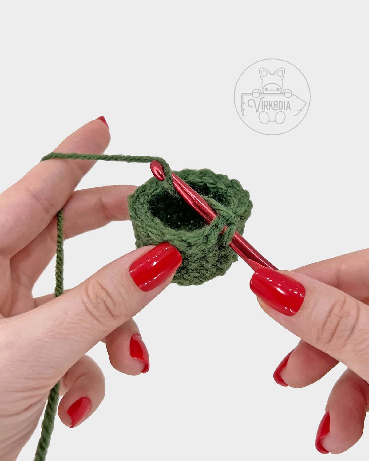 free amigurumi pattern tutorial of how to work into the slip stitches