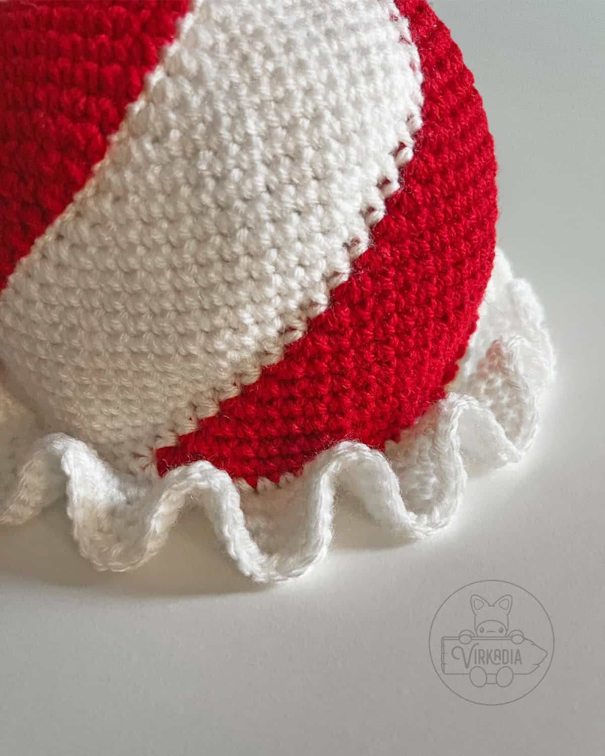 free crochet peppermint hat pattern tutorial of how the brim should look