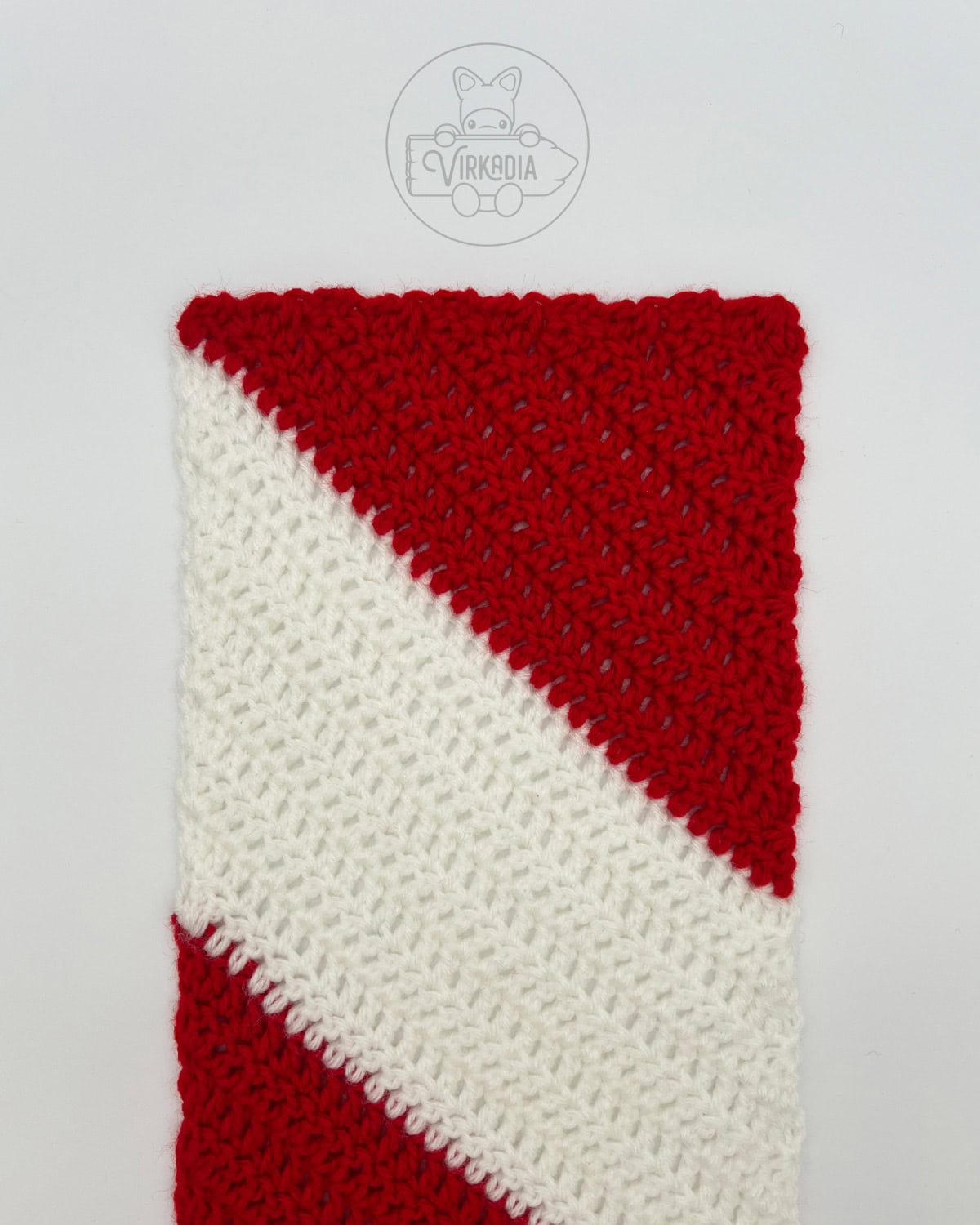free crochet peppermint scarf pattern tutorial of how the end of the scarf should look