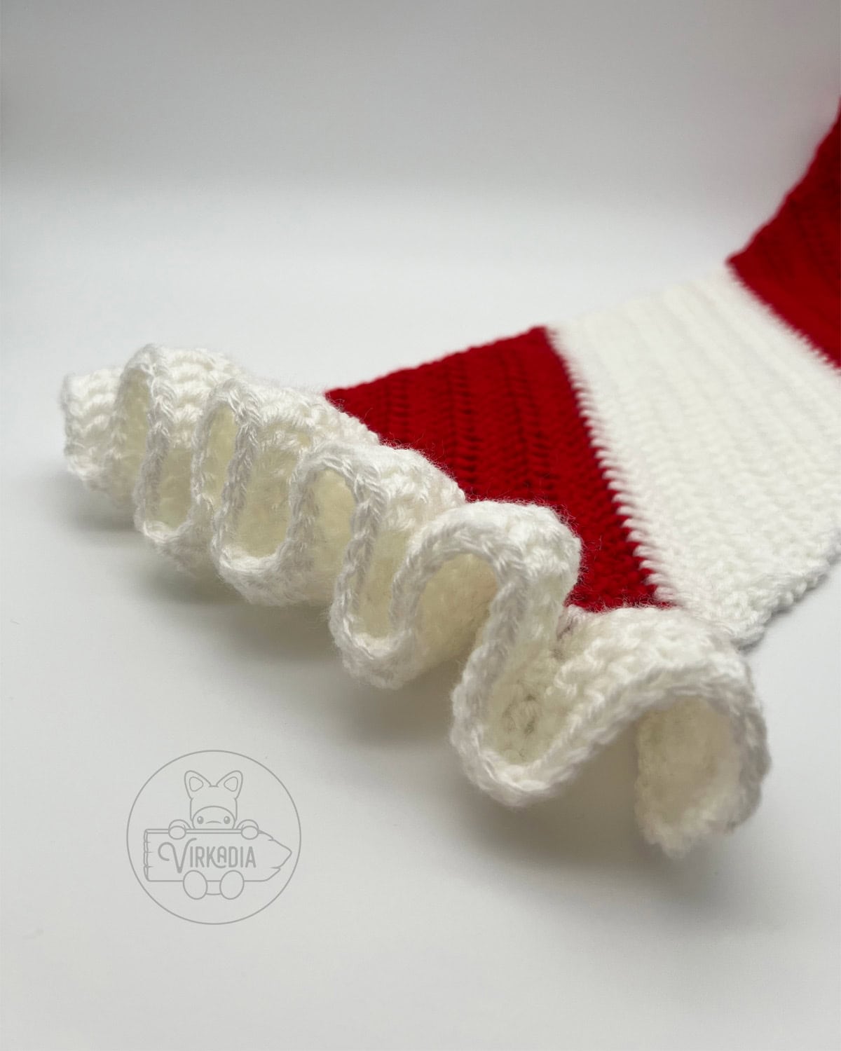 free crochet peppermint scarf pattern tutorial of how the finished ruffles should look