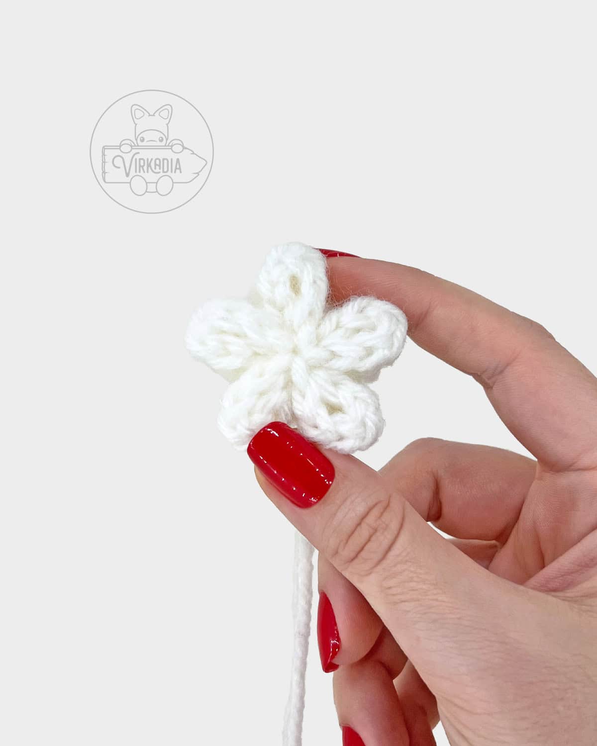 free amigurumi pattern tutorial of how the finished wrapper twist should look
