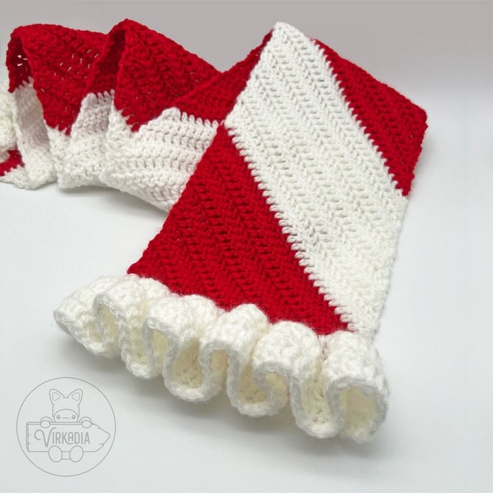crochet peppermint scarf for Christmas accessories, DIY holiday clothing, winter crafts, and handmade gifts