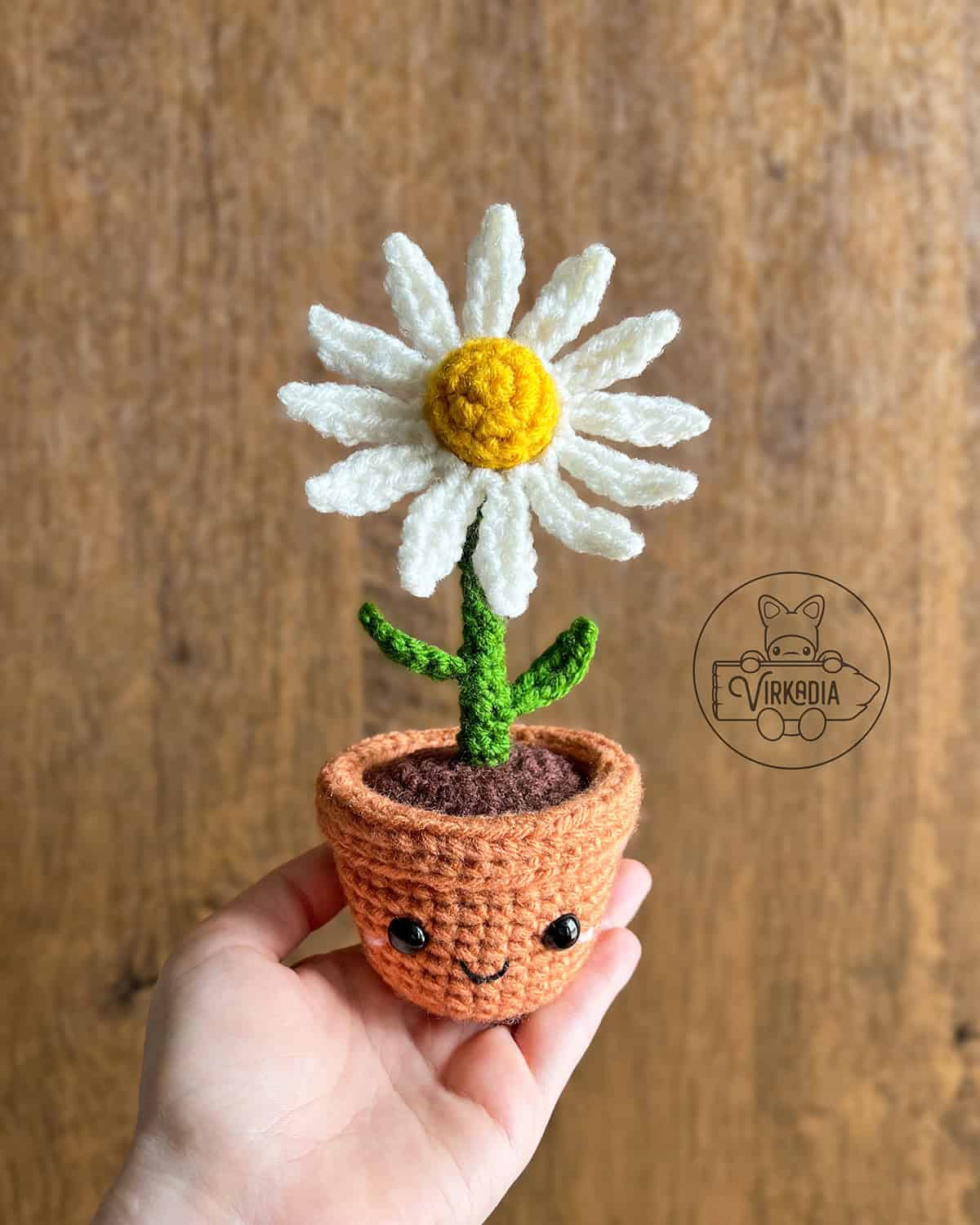 candid shot of free crochet daisy amigurumi plushie for DIY gifts, spring crafts, and plant decor