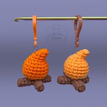 free crochet campfire keychains for summer crafts, camping decorations, DIY home decor, and homemade gifts