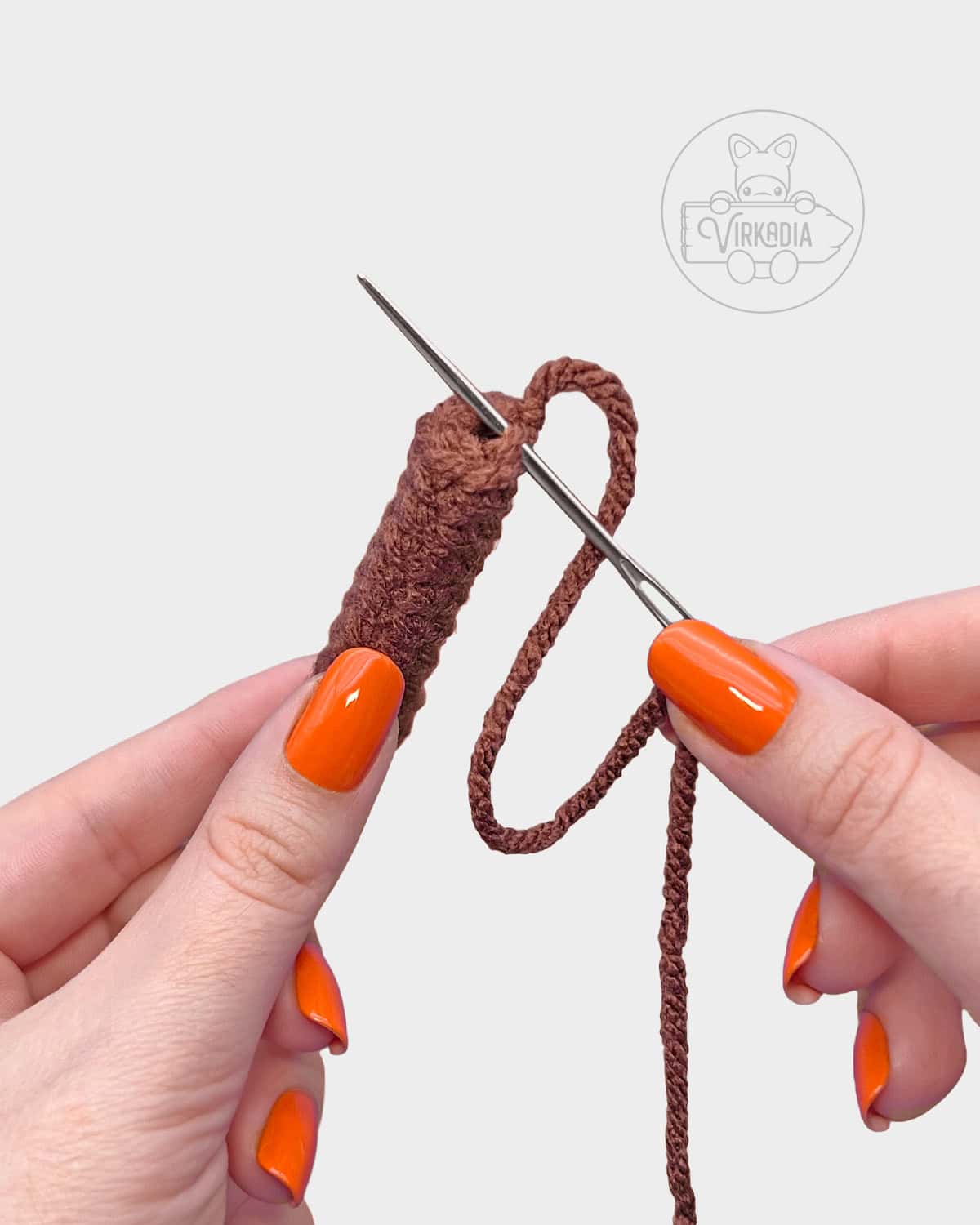 free amigurumi tutorial of how to sew the log closed