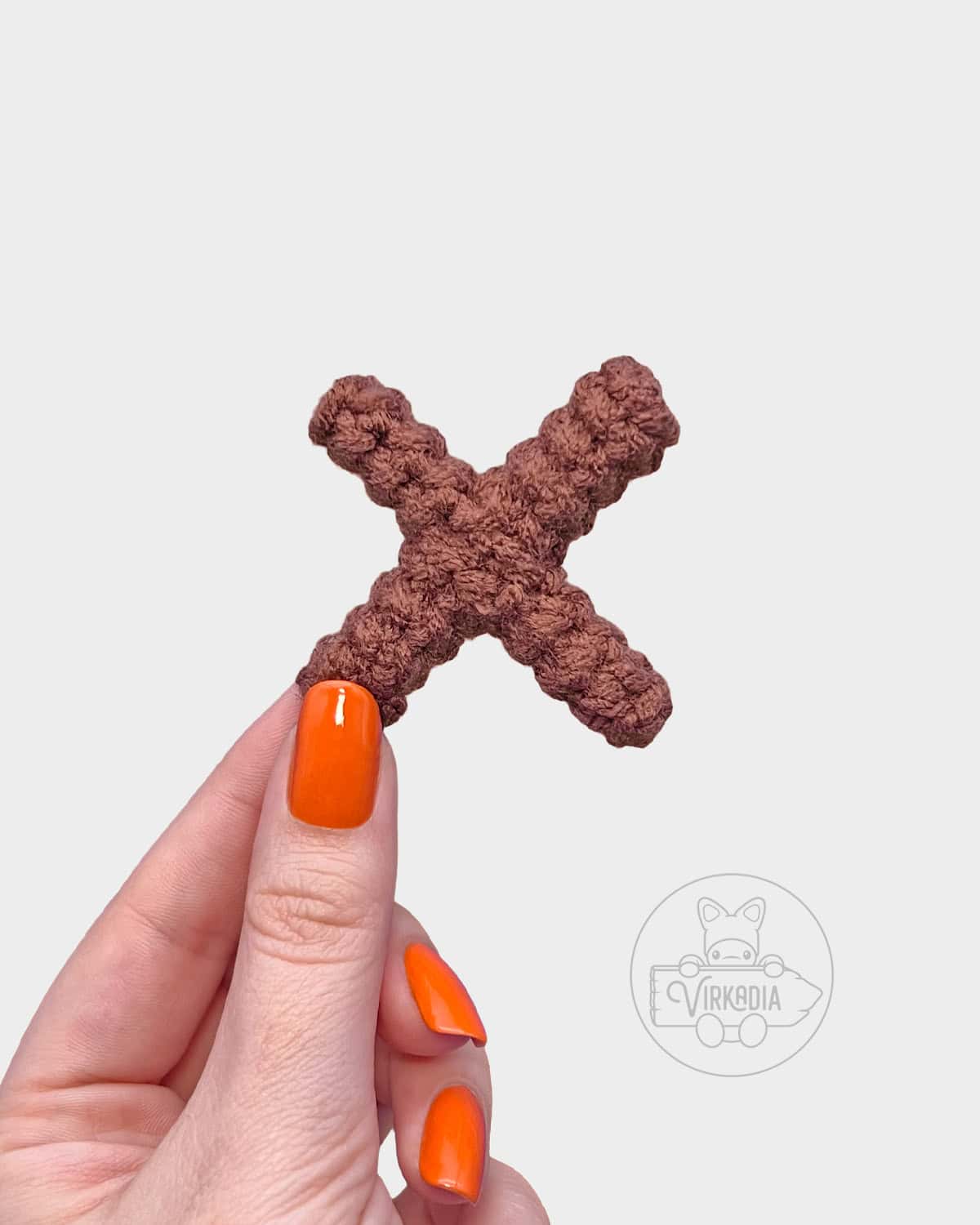 free crochet campfire keychain tutorial of how the connected logs should look