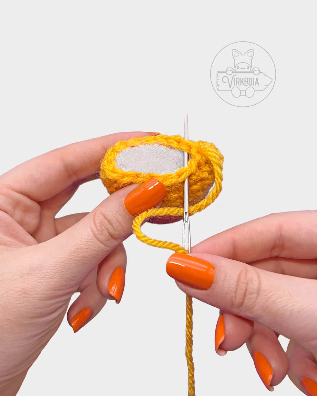 free amigurumi tutorial of how to sew the bottom closed