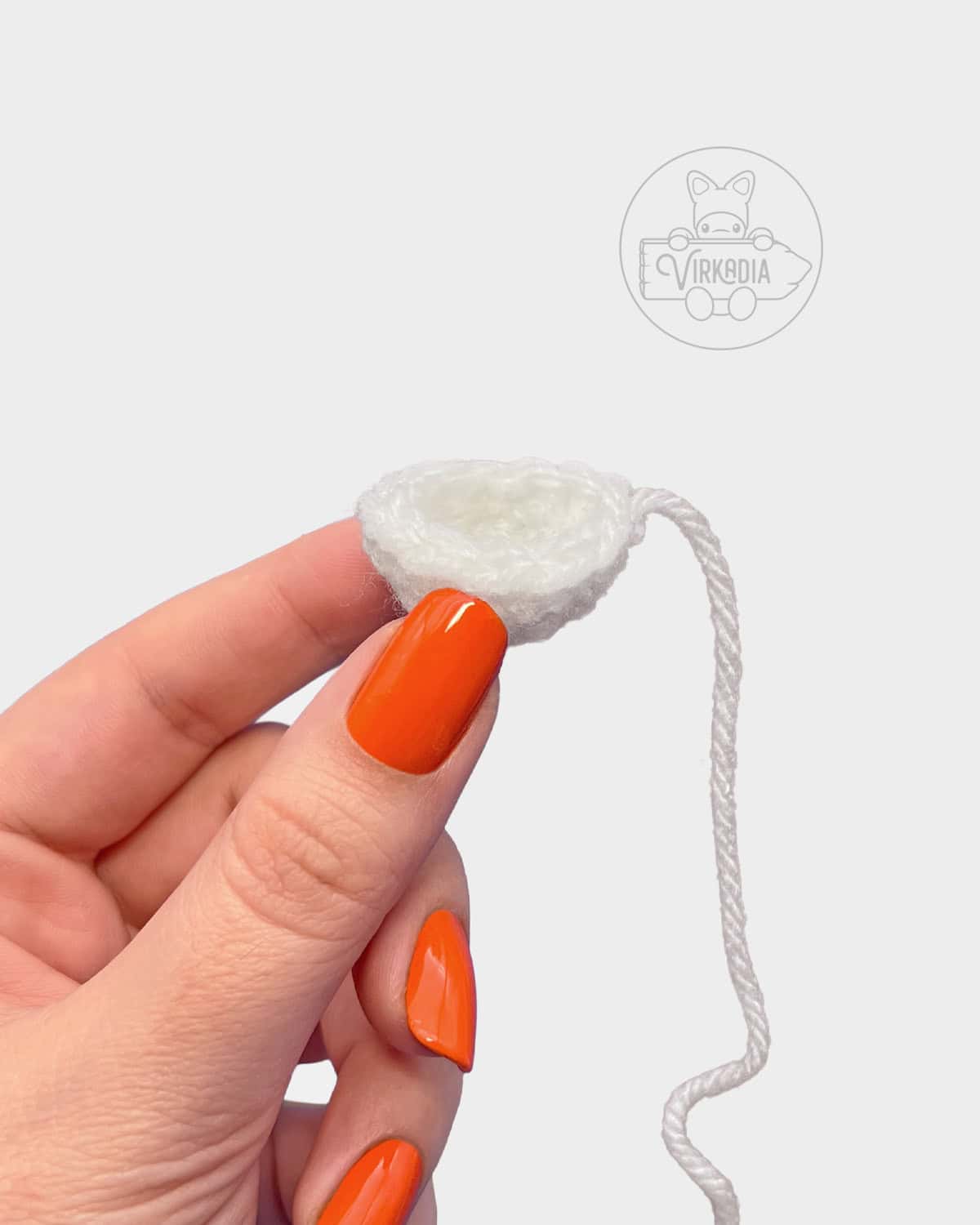 free amigurumi tutorial of how the white top should look