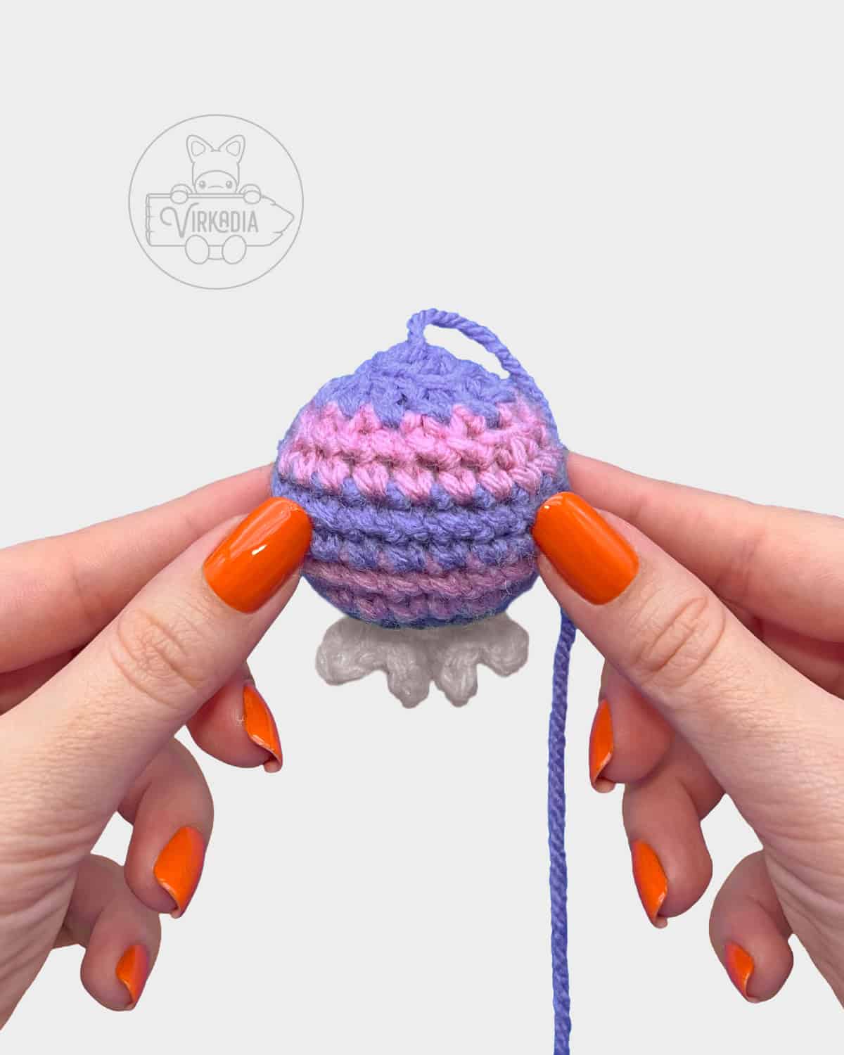 free crochet candy keychain tutorial of how the last stripe on the wrapper should look