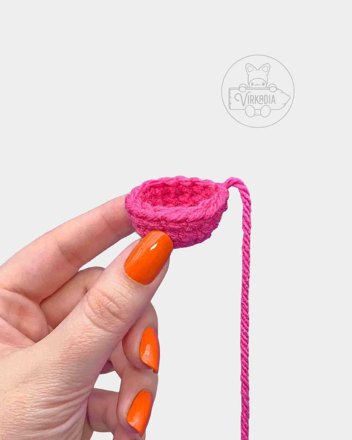 free amigurumi tutorial of how the top piece should look