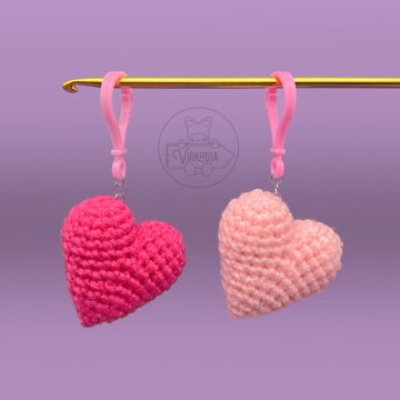 free crochet heart keychains for Valentine's Day decorations, romantic bag charm crafts, and DIY anniversary gifts