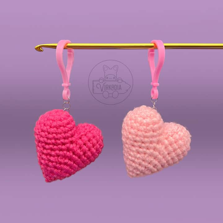 free crochet heart keychains for Valentine's Day decorations, romantic bag charm crafts, and DIY anniversary gifts