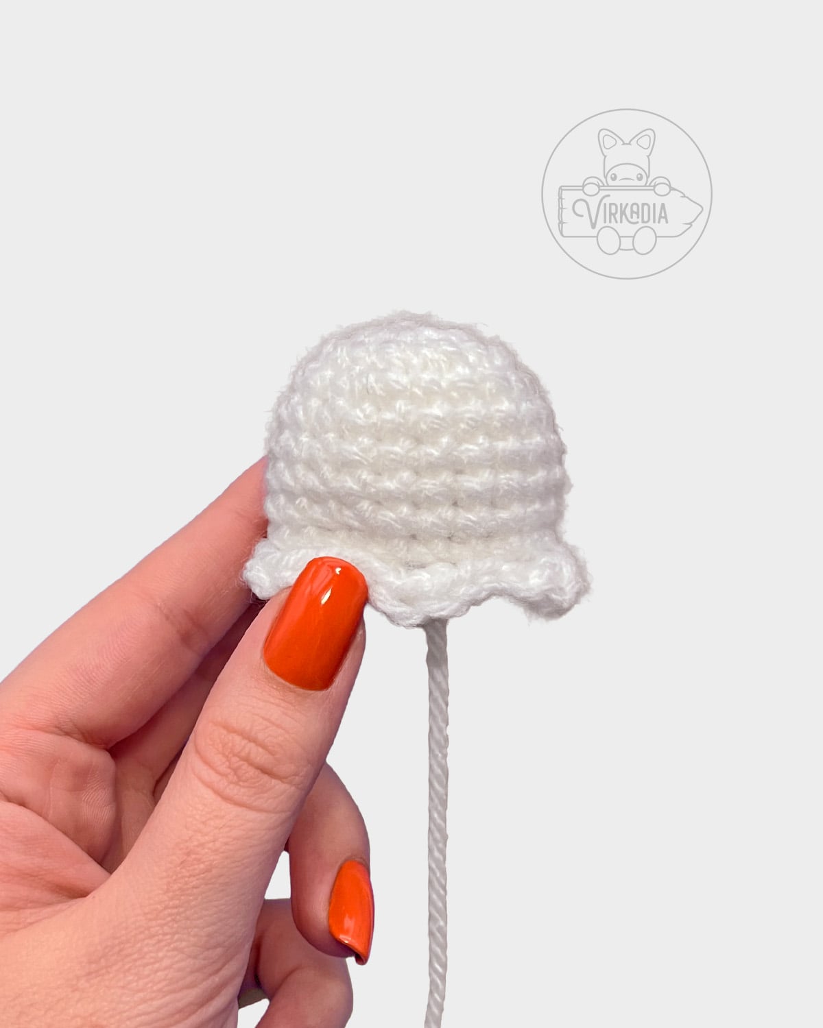 free crochet ice cream keychain tutorial of how the scoop should look