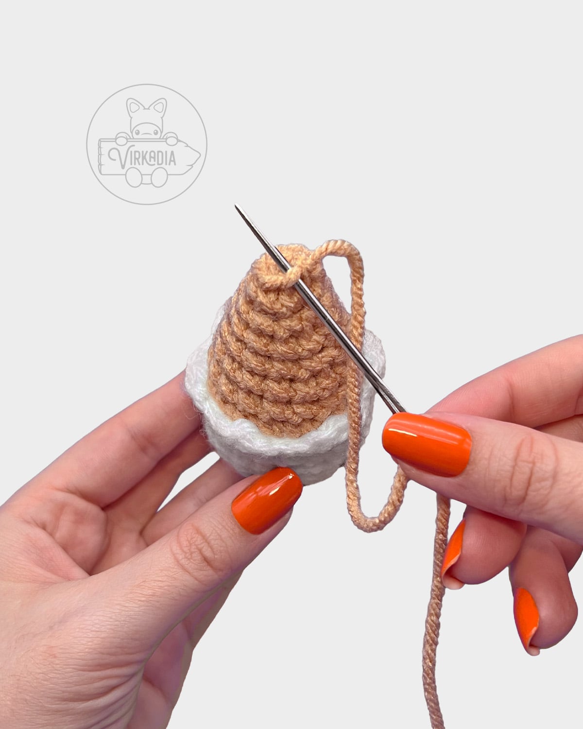 free crochet ice cream keychain tutorial of how to sew the cone closed
