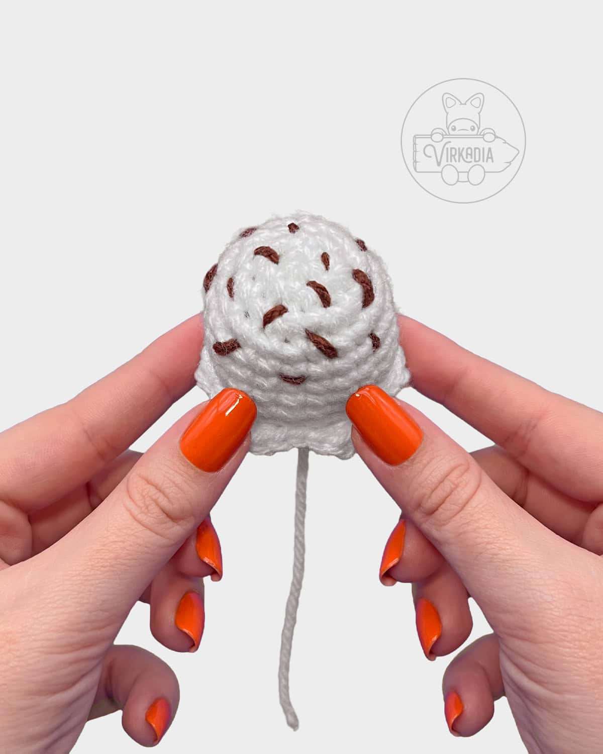 free crochet ice cream keychain tutorial of how the finished sprinkles should look