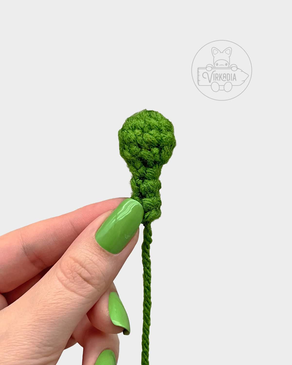 free Little Alien Guy crochet doll tutorial of how the finished antenna should look
