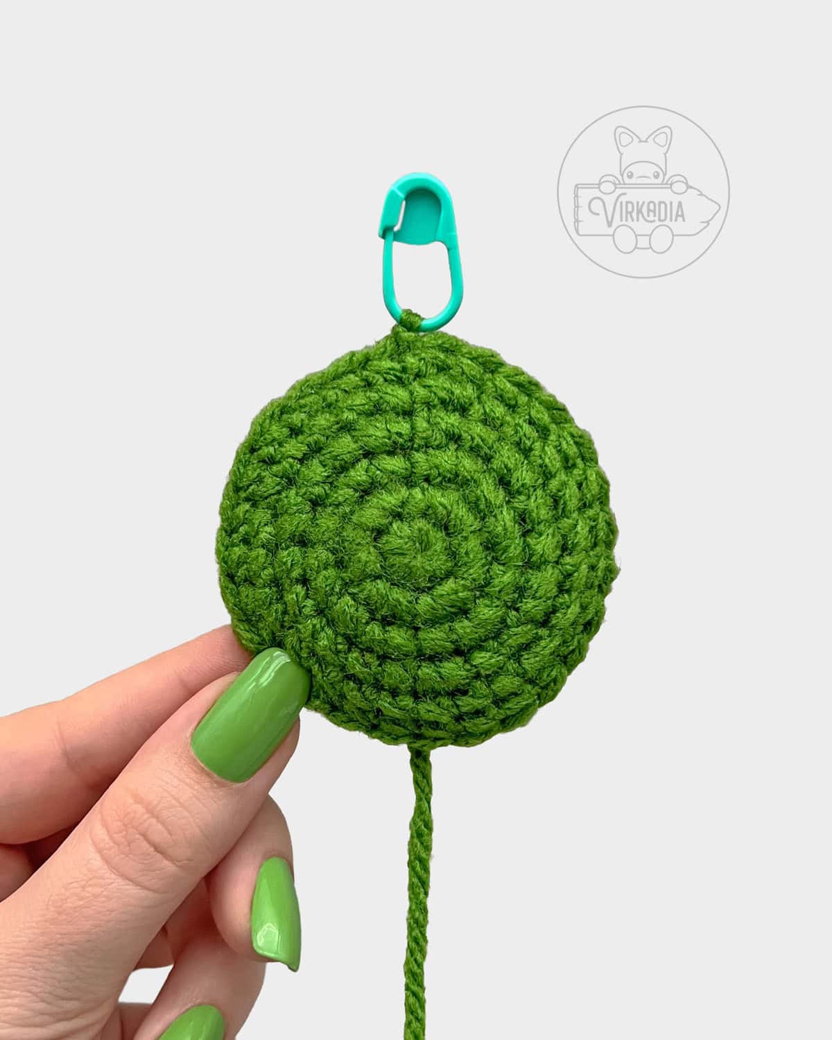 free doll accessories tutorial of how the top of the hat should look