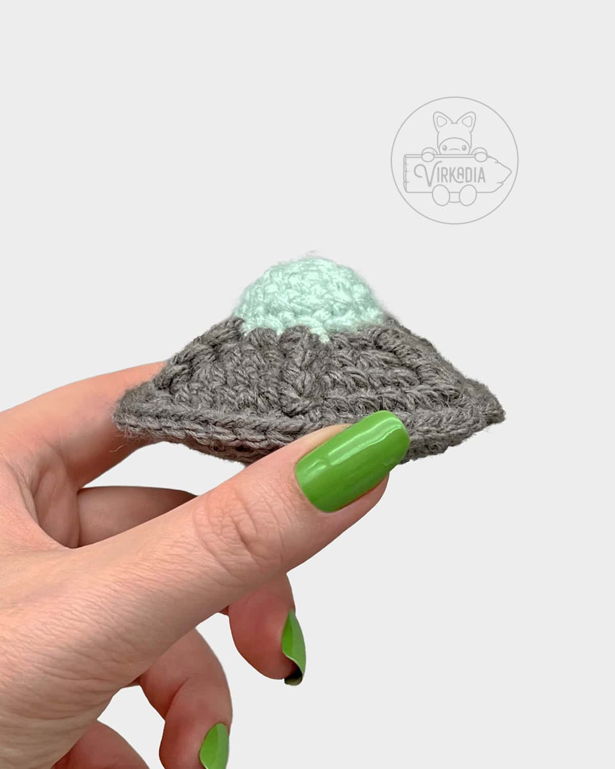 free Little Alien Guy crochet doll tutorial of how the finished UFO should look