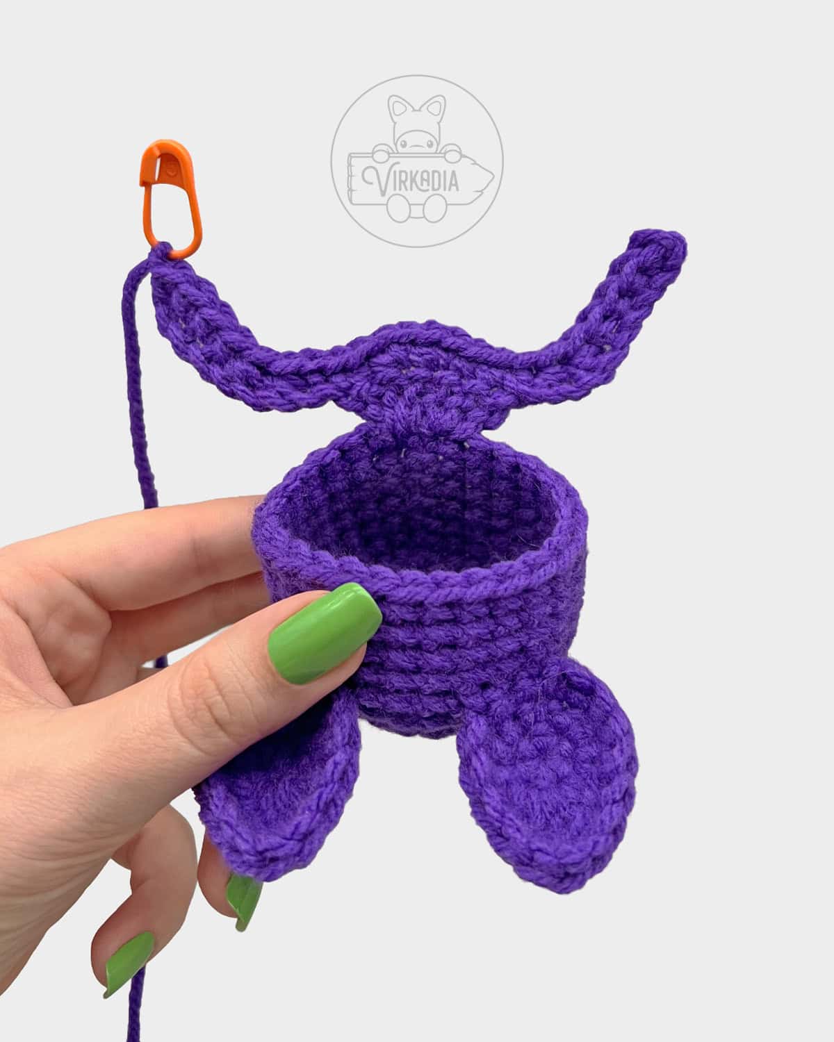 free Little Bat Guy crochet doll tutorial of how to begin the wings off of the hat