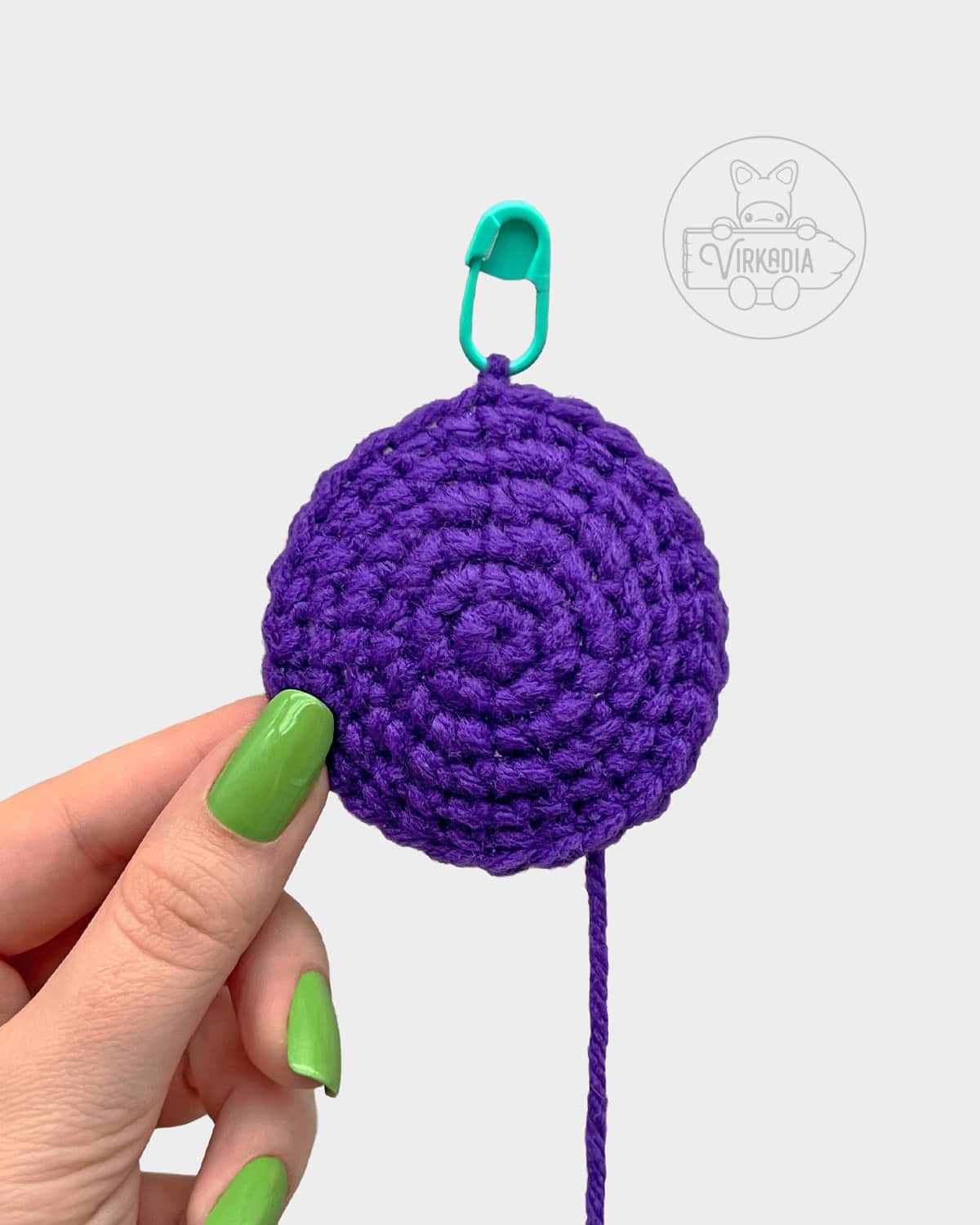 free doll accessories tutorial of how the top of the hat should look