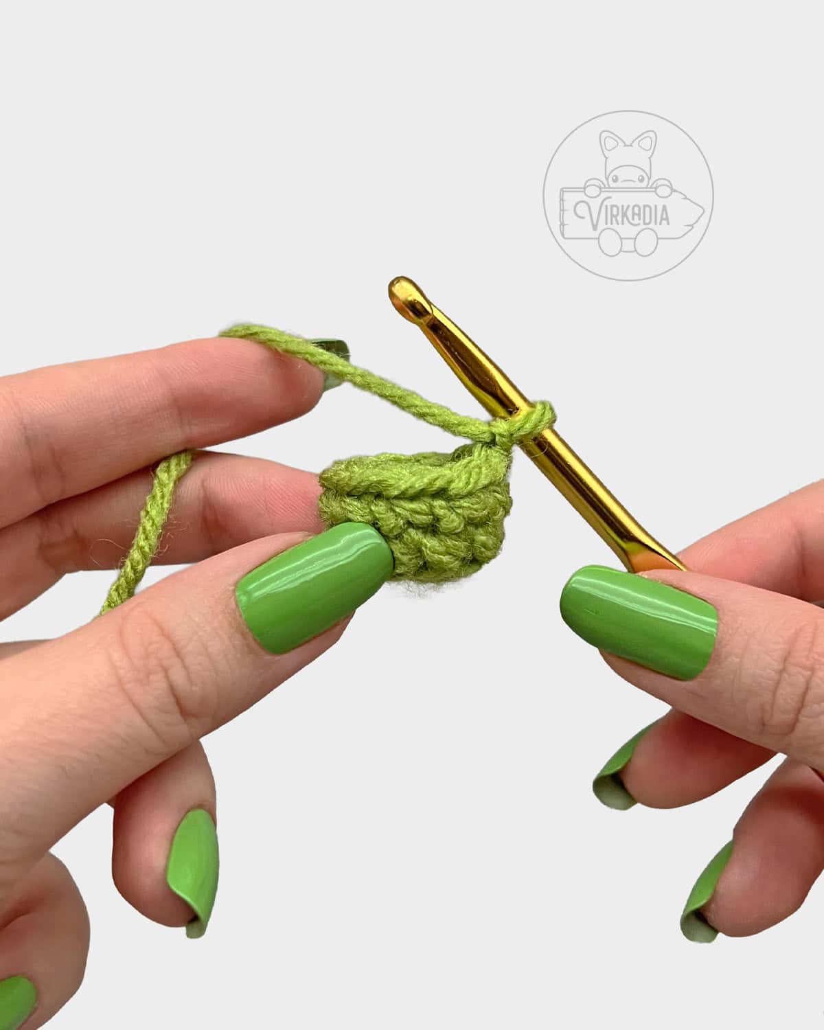 free doll amigurumi tutorial of how the finished leg should look