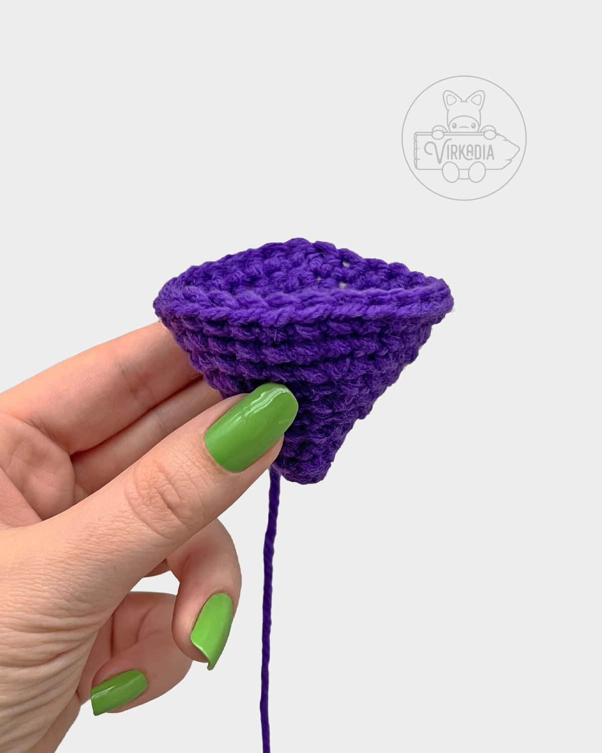 free doll accessories tutorial of how the first 10 rounds of the hat should look