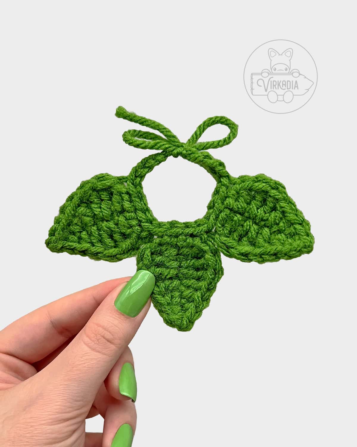 free Little Acorn Guy crochet doll tutorial of how the finished leaf cape should look