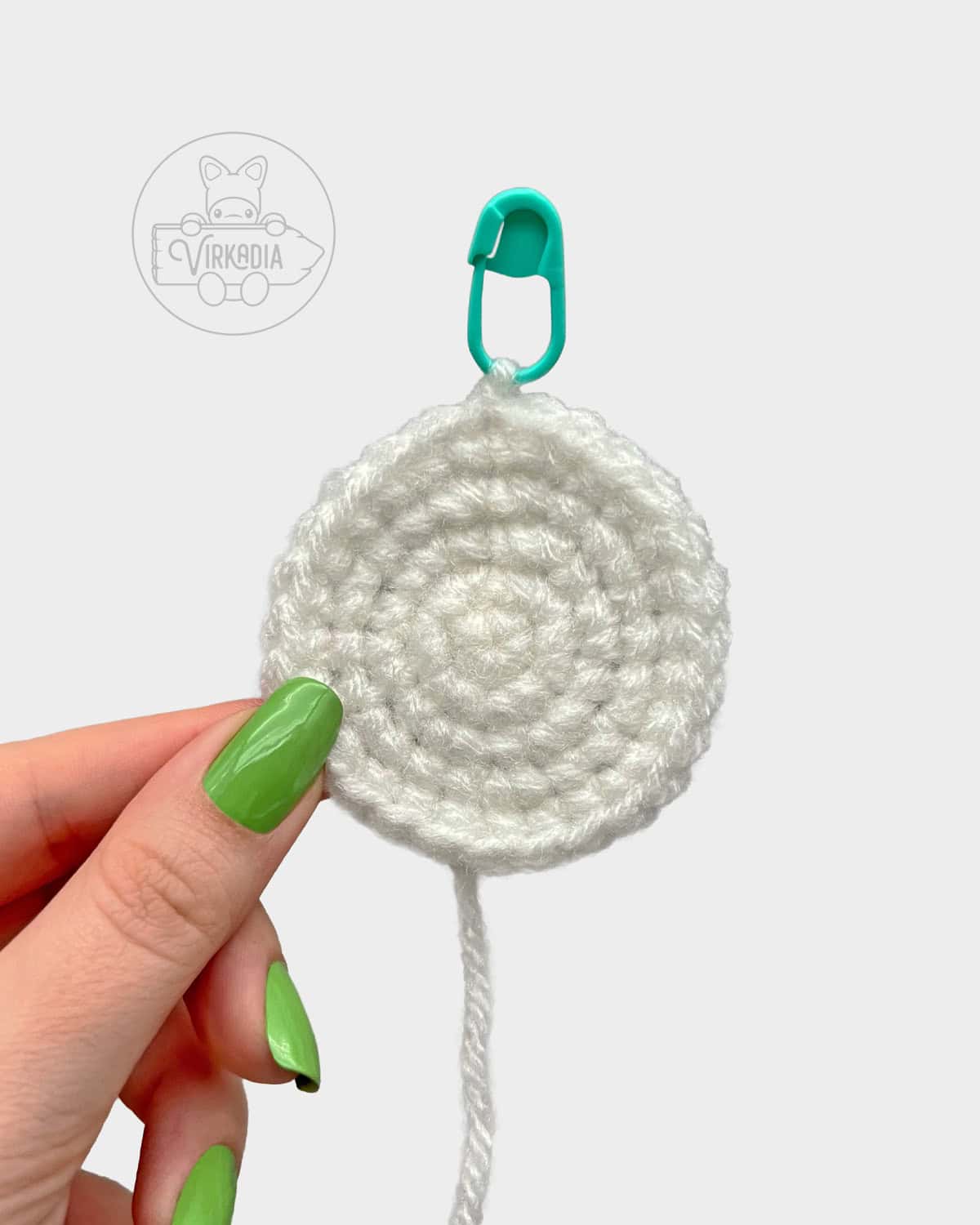 free doll accessories tutorial of how the top of the inner layer of the cap should look
