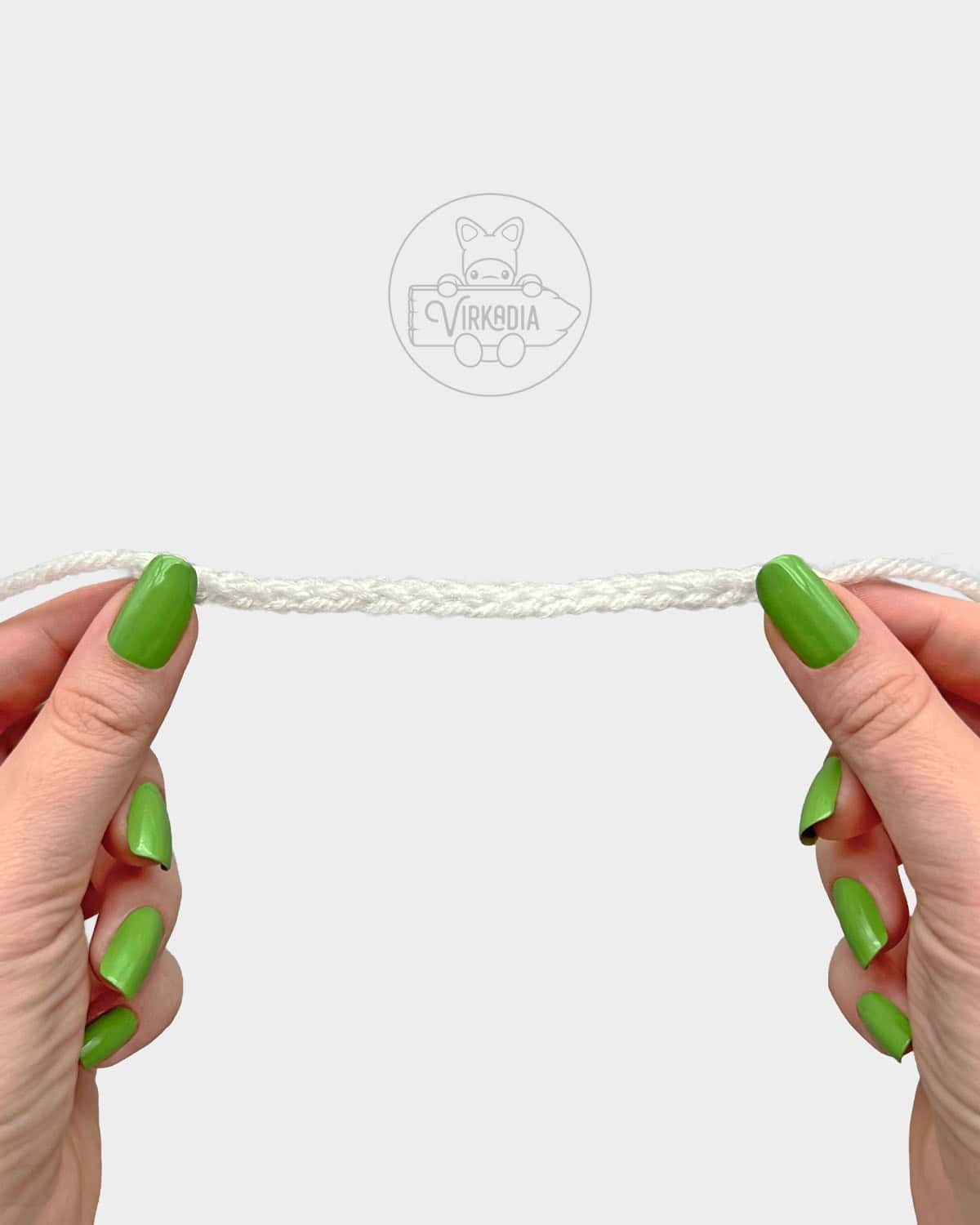 free doll accessories tutorial of how the starting chain of the ruff should look