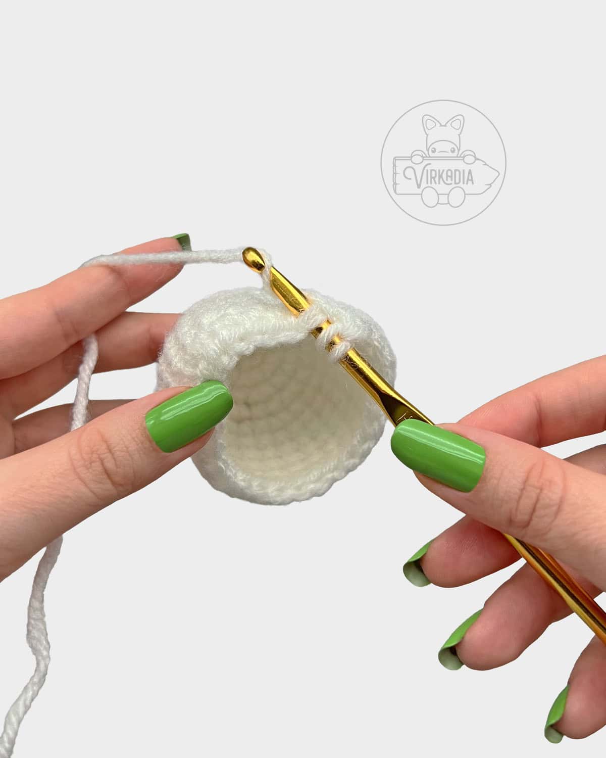 free doll accessories tutorial of how to work into the third loops on the inner layer of the cap
